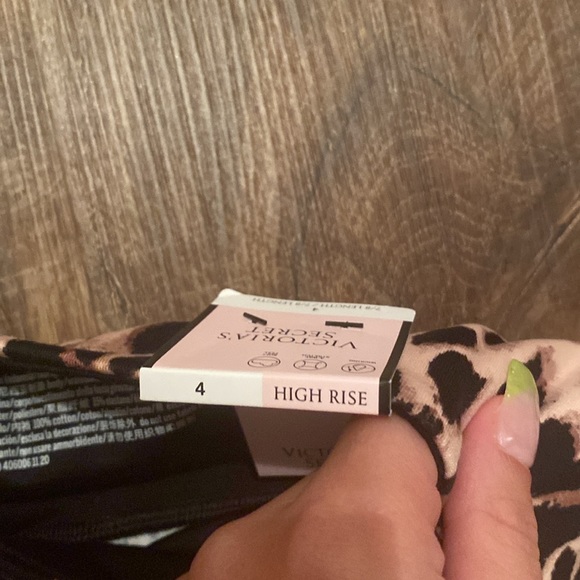 Victoria’s Secret Leopard Print Leggings NWTs - Picture 3 of 12